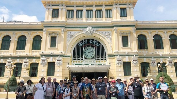 Gỡ bỏ thủ tục visa sẽ giúp du lịch Việt 'bay cao'...