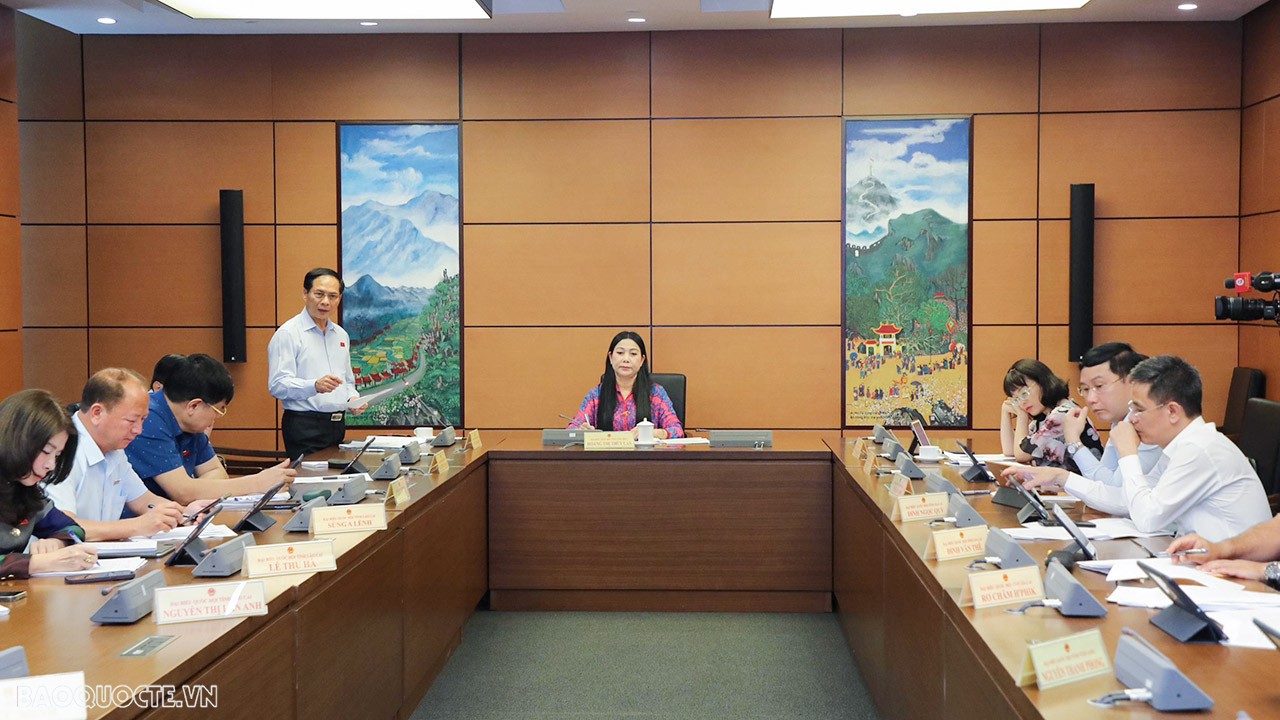 Bộ trưởng Ngoại giao Bùi Thanh Sơn: Việc sửa đổi, bổ sung hai dự án luật xuất cảnh, nhập cảnh là cần thiết trong tình hình hiện nay Bộ trưởng Ngoại giao Bùi Thanh Sơn: Việc sửa đổi, bổ sung hai dự án luật xuất cảnh, nhập cảnh là cần thiết trong tình hình hiện nay