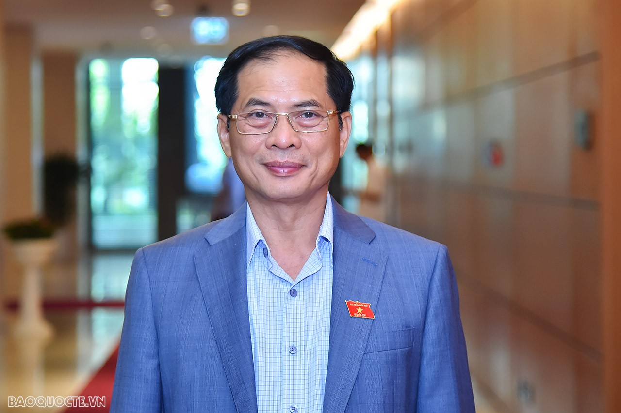 Bộ trưởng Ngoại giao Bùi Thanh Sơn: Việc sửa đổi, bổ sung hai dự án luật xuất cảnh, nhập cảnh là cần thiết trong tình hình hiện nay Bộ trưởng Ngoại giao Bùi Thanh Sơn: Việc sửa đổi, bổ sung hai dự án luật xuất cảnh, nhập cảnh là cần thiết trong tình hình hiện nay