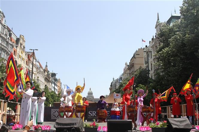 Sắc màu Việt Nam bừng sáng trong Lễ hội các dân tộc thiểu số tại Czech