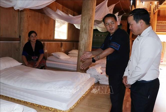 Gương điển hình giúp đỡ dân làng làm du lịch ở Lai Châu Gương điển hình giúp đỡ dân làng làm du lịch ở Lai Châu