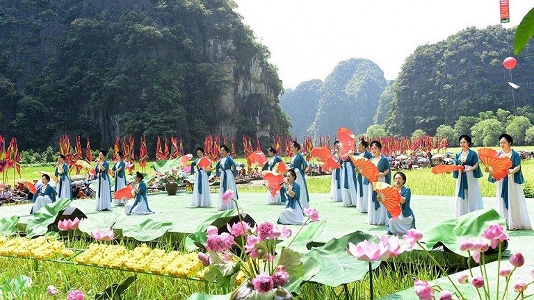 Sắc vàng Tam Cốc-Tràng An làm xao lòng du khách Sắc vàng Tam Cốc-Tràng An làm xao lòng du khách