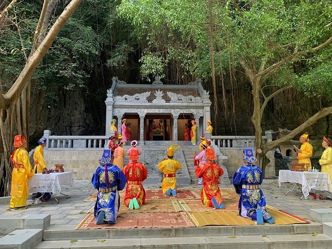 Sắc vàng Tam Cốc-Tràng An làm xao lòng du khách Sắc vàng Tam Cốc-Tràng An làm xao lòng du khách