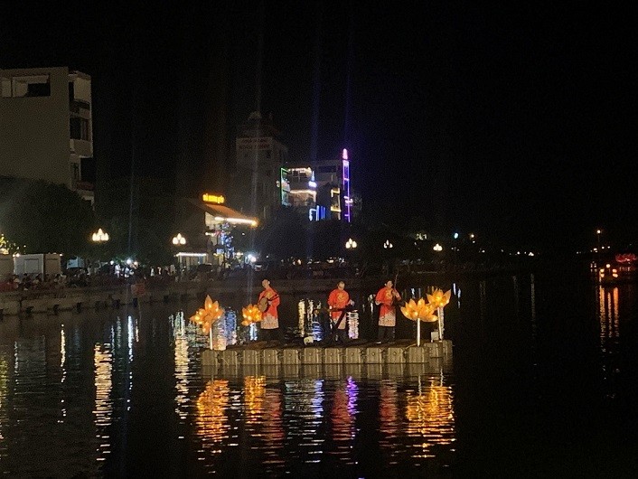 Sắc vàng Tam Cốc-Tràng An làm xao lòng du khách Sắc vàng Tam Cốc-Tràng An làm xao lòng du khách