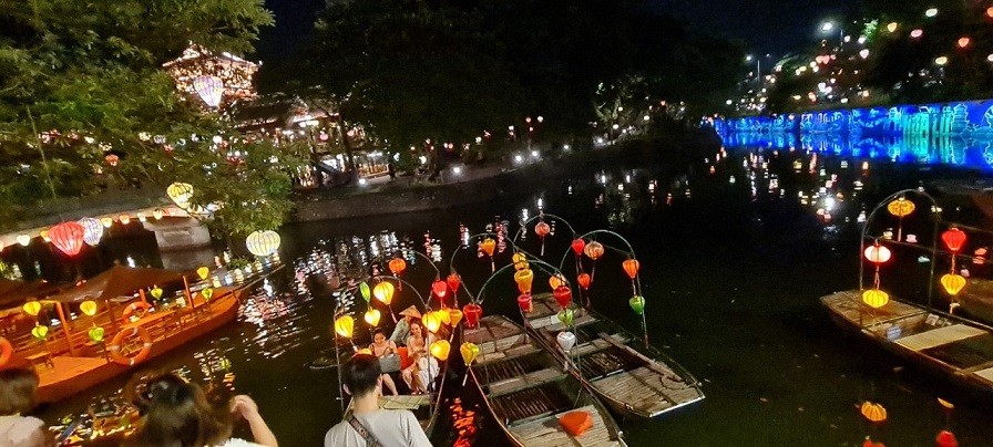 Sắc vàng Tam Cốc-Tràng An làm xao lòng du khách Sắc vàng Tam Cốc-Tràng An làm xao lòng du khách