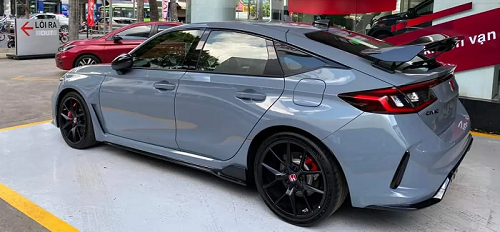 Cận cảnh Honda Civic Type R bản thương mại đầu tiên tại Việt Nam