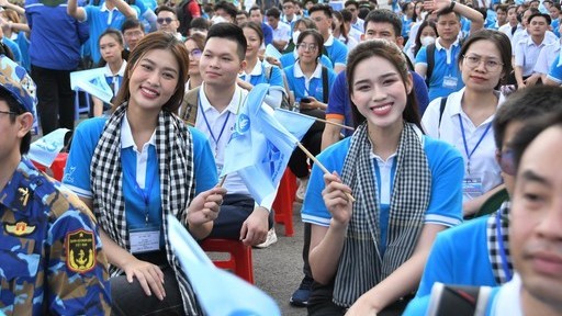 Hoa hậu Đoàn Thiên Ân và Đỗ Thị Hà tham gia chương trình 'Sinh viên với biển, đảo Tổ quốc' năm 2023