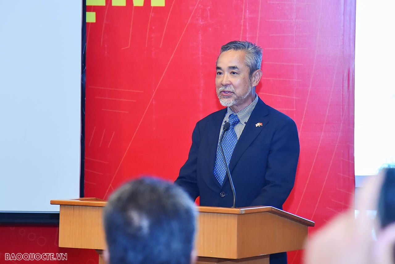 Phát biểu tại buổi lễ, ông Tashiro Kenji, đại diện Công ty Cổ phần Zouen phát biểu cảm ơn các đơn vị của Bộ Ngoại giao, trong đó có Tổng Lãnh sự Việt Nam tại Fukuoka, Nhật Bản đã kết nối và tạo điều kiện cho Công ty được đóng góp phần vào thúc đẩy quan hệ hai nước phồn vinh, bền chặt và phát triển xanh tốt như hình ảnh cây tùng la hán. Phát biểu tại buổi lễ, ông Tashiro Kenji, đại diện Công ty Cổ phần Zouen phát biểu cảm ơn các đơn vị của Bộ Ngoại giao, trong đó có Tổng Lãnh sự Việt Nam tại Fukuoka, Nhật Bản đã kết nối và tạo điều kiện cho Công ty được đóng góp phần vào thúc đẩy quan hệ hai nước phồn vinh, bền chặt và phát triển xanh tốt như hình ảnh cây tùng la hán.