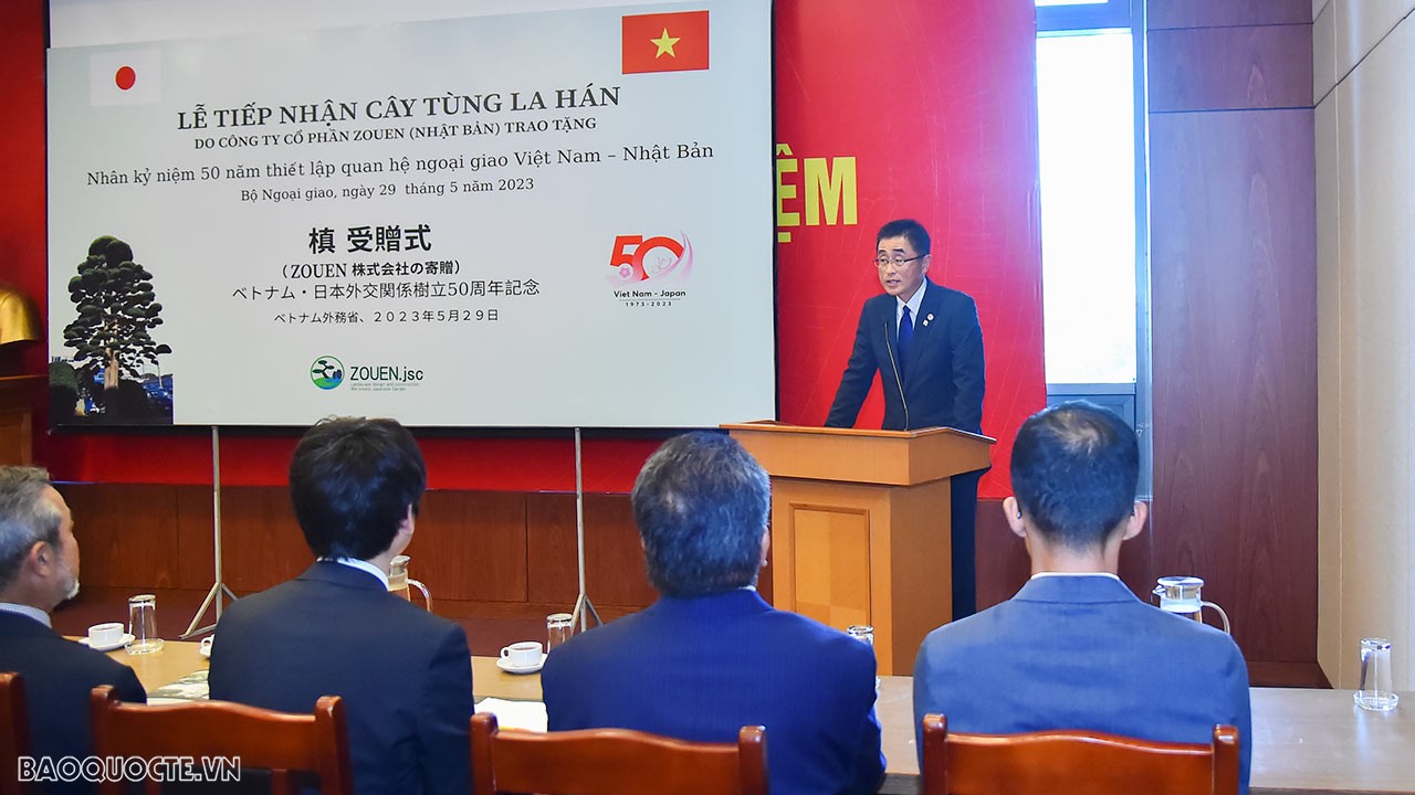 Ông Watanabe Shige, Phó Đại sứ, Đại sứ quán Nhật Bản tại Việt Nam nhấn mạnh, hoạt động giao lưu giữa các doanh nghiệp Nhật Bản và các đối tác Việt Nam sẽ góp phần thúc đẩy quan hệ hai nước vốn đang ở trong giai đoạn phát triển tốt đẹp nhất từ trước tới nay. Ông mong muốn tiếp tục được chứng kiến các hoạt động giao lưu nhân dân giữa hai nước trong dịp hai bên kỷ niệm 50 năm thiết lập quan hệ ngoại giao. Ông Watanabe Shige, Phó Đại sứ, Đại sứ quán Nhật Bản tại Việt Nam nhấn mạnh, hoạt động giao lưu giữa các doanh nghiệp Nhật Bản và các đối tác Việt Nam sẽ góp phần thúc đẩy quan hệ hai nước vốn đang ở trong giai đoạn phát triển tốt đẹp nhất từ trước tới nay. Ông mong muốn tiếp tục được chứng kiến các hoạt động giao lưu nhân dân giữa hai nước trong dịp hai bên kỷ niệm 50 năm thiết lập quan hệ ngoại giao.