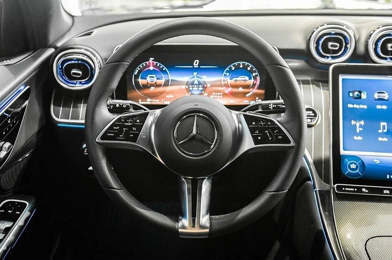 Vô-lăng ba chấu với thiết kế mới