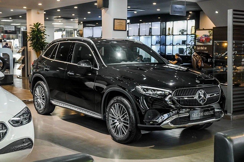 Cận cảnh Mercedes-Benz GLC200 2023, giá chỉ 2,3 tỷ đồng