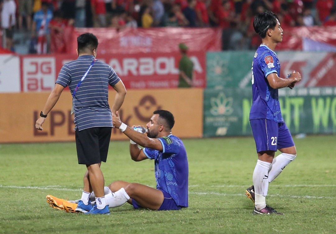 V-League 2023: Những hình ảnh trong trận đấu CLB CAHN hòa Khánh Hòa trên sân Hàng Đẫy