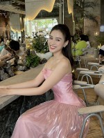 Hoa hậu Đỗ Thị Hà dịu dàng, thanh lịch trong trang phục đời thường