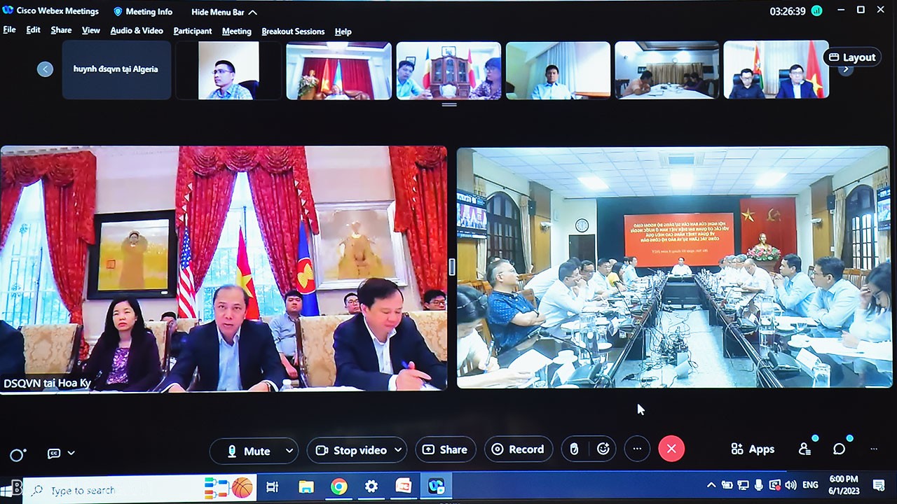 Bộ trưởng Ngoại giao Bùi Thanh Sơn: Phát huy tinh thần phục vụ, không ngừng nâng cao hiệu quả công tác lãnh sự và bảo hộ công dân Bộ trưởng Ngoại giao Bùi Thanh Sơn: Phát huy tinh thần phục vụ, không ngừng nâng cao hiệu quả công tác lãnh sự và bảo hộ công dân