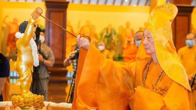 Đại lễ Phật đản 2023: Đức Pháp chủ kêu gọi làm từ thiện, tích cực góp phần xây dựng đất nước và kiến tạo hòa bình