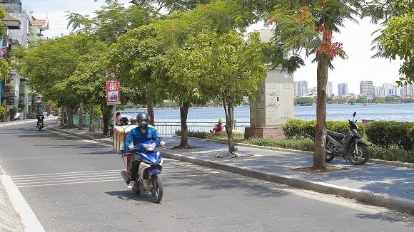 Dự báo thời tiết đêm nay và ngày mai (2-3/6): Hà Nội nắng nóng gay gắt; Bắc-Nam Bộ chiều, tối có mưa to cục bộ; Bắc Trung Bộ nắng gay gắt trên 39 độ