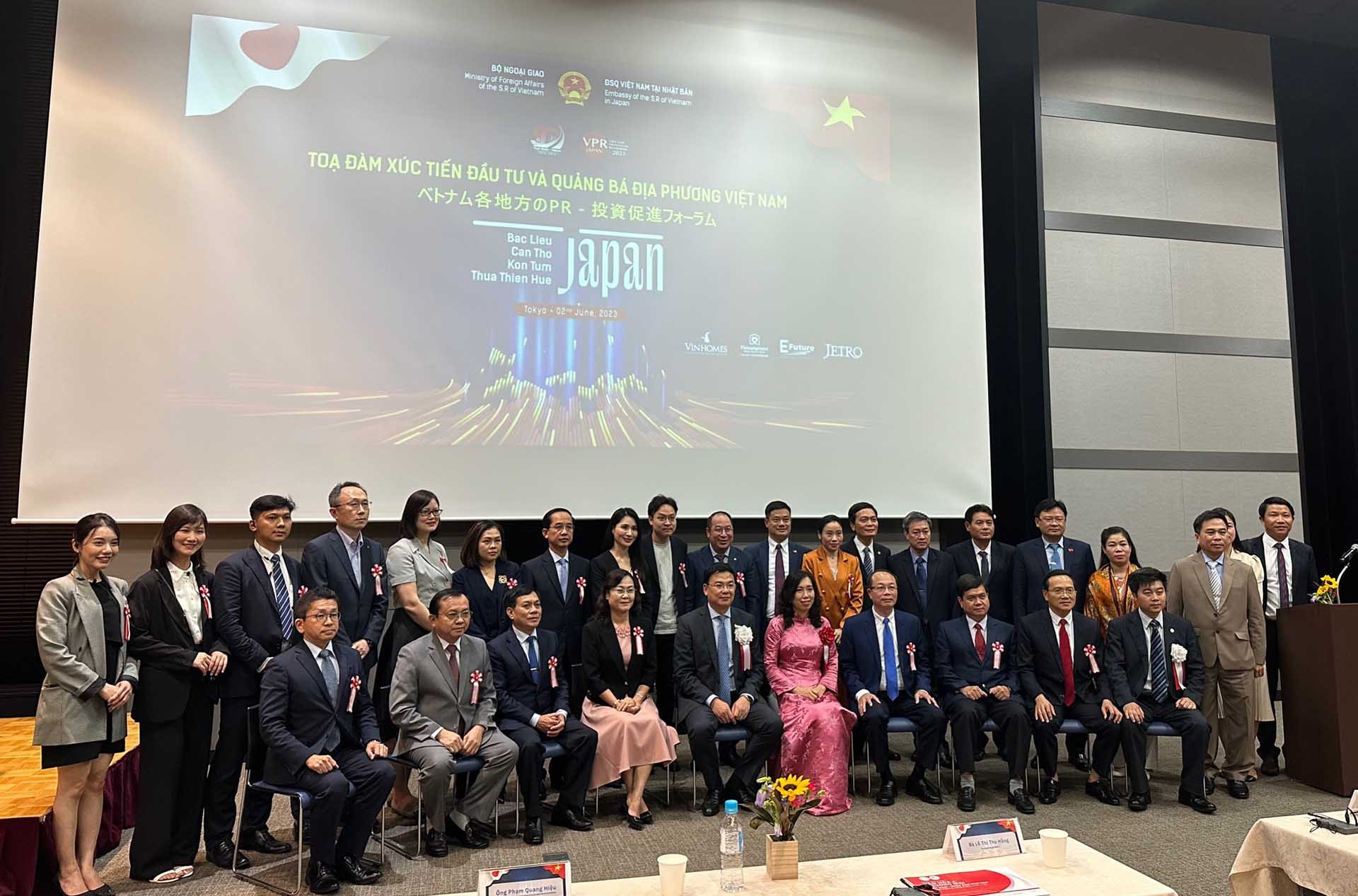 Các đại biểu tham dự Tọa đàm.