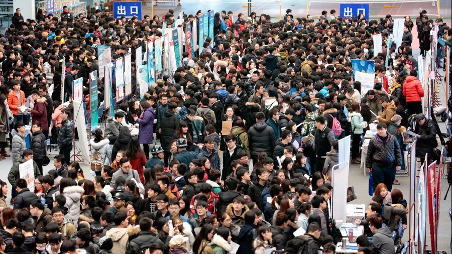 Dư thừa cử nhân, Trung Quốc khuyến khích thanh niên 'cởi áo vest, xắn tay áo và đi làm ruộng'