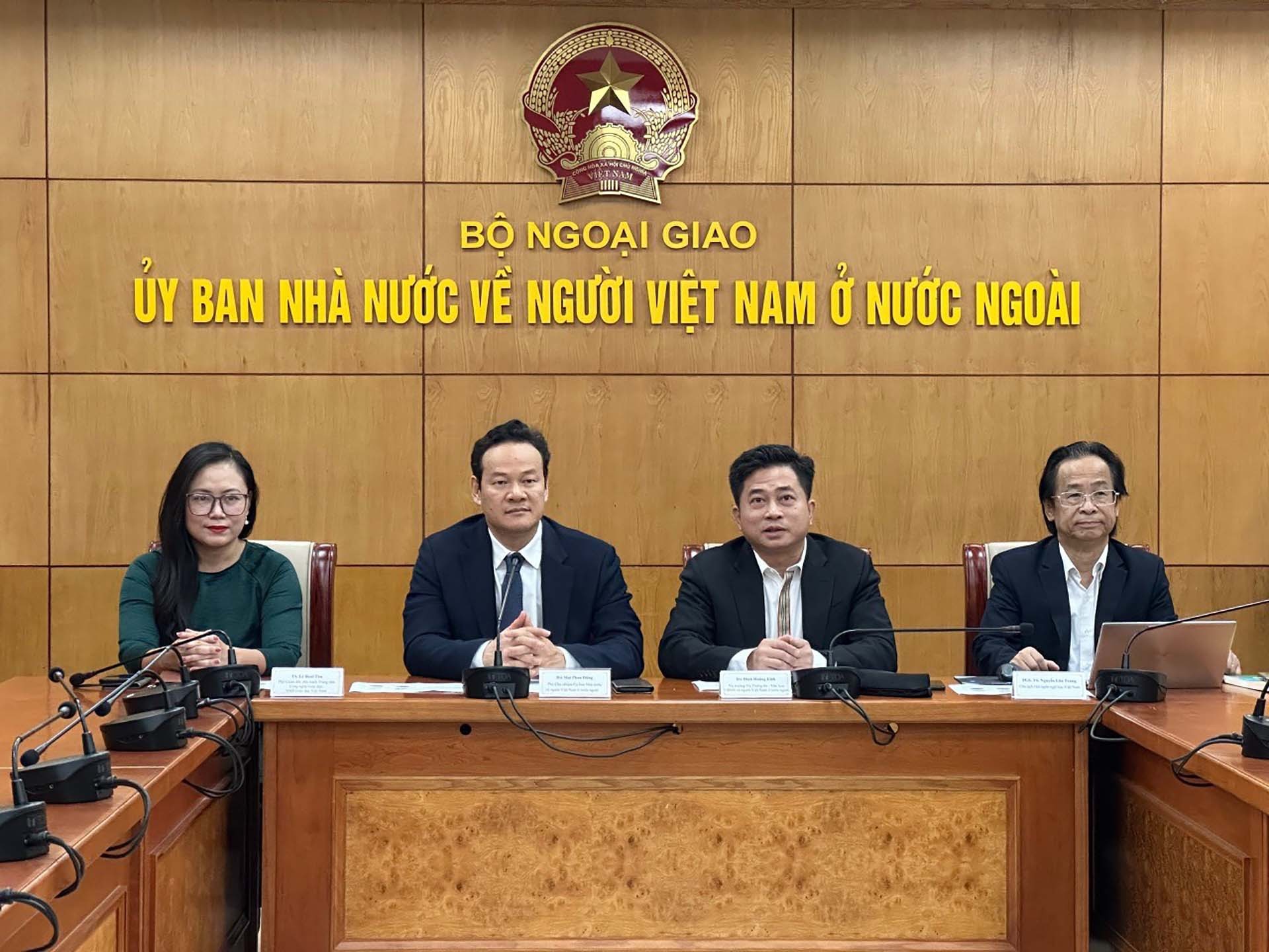 Hội thảo ‘Tầm quan trọng của việc dạy tiếng Việt và văn hóa Việt cho trẻ em Việt Nam tại Kyushu, Nhật Bản’ Hội thảo ‘Tầm quan trọng của việc dạy tiếng Việt và văn hóa Việt cho trẻ em Việt Nam tại Kyushu, Nhật Bản’