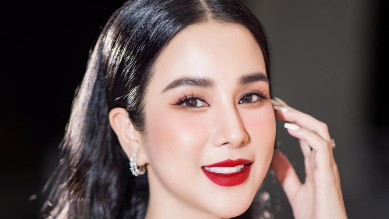 Diệp Lâm Anh chuộng mẫu váy tôn dáng, khoe 3 vòng gợi cảm