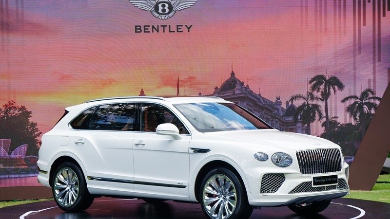 Cận cảnh xe Bentley Bentayga EWB Azure 2023 tại Việt Nam, giá gần 21 tỷ đồng