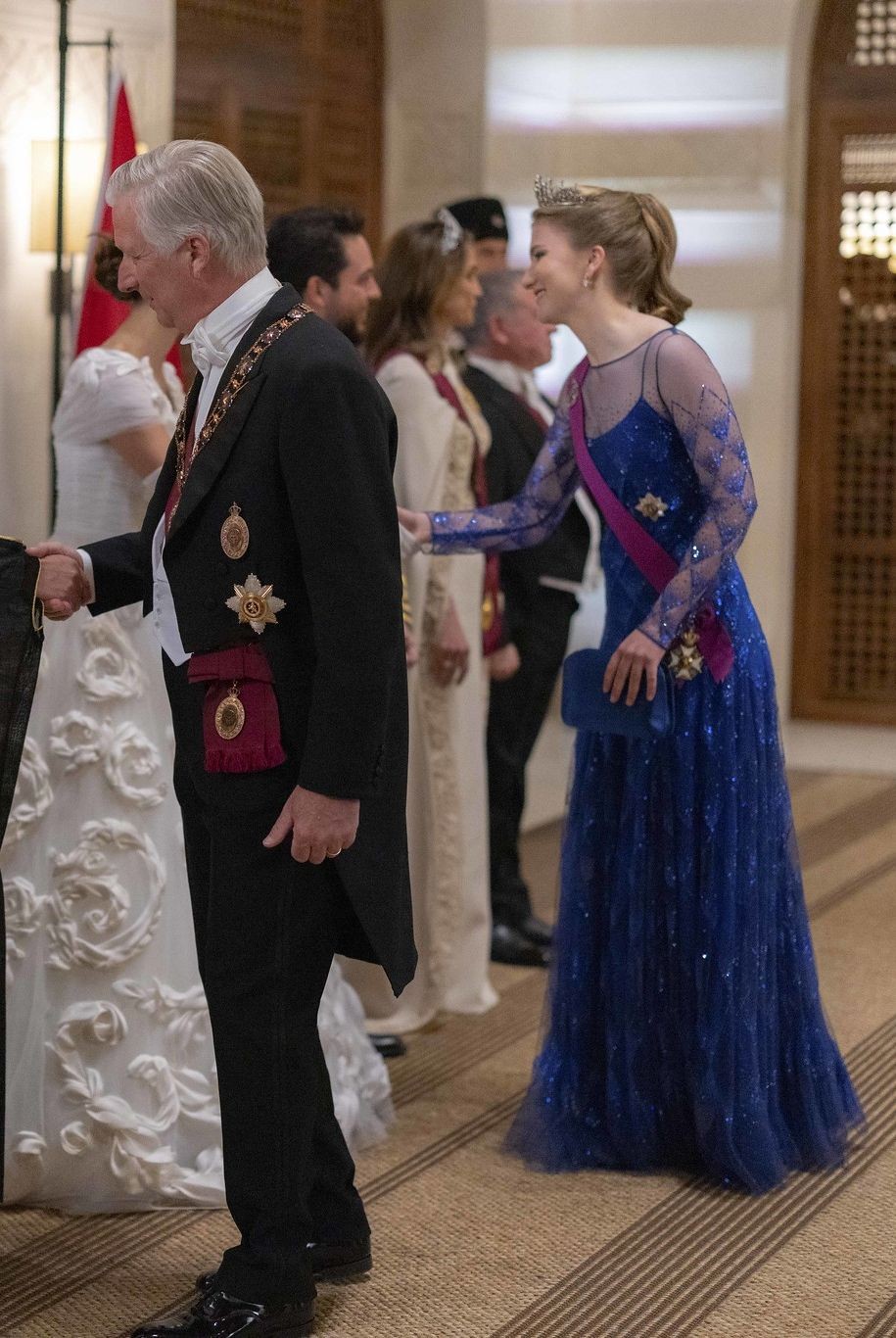 Những chiếc vương miện xa xỉ xuất hiện trong hôn lễ của Thái tử Jordan Hussein