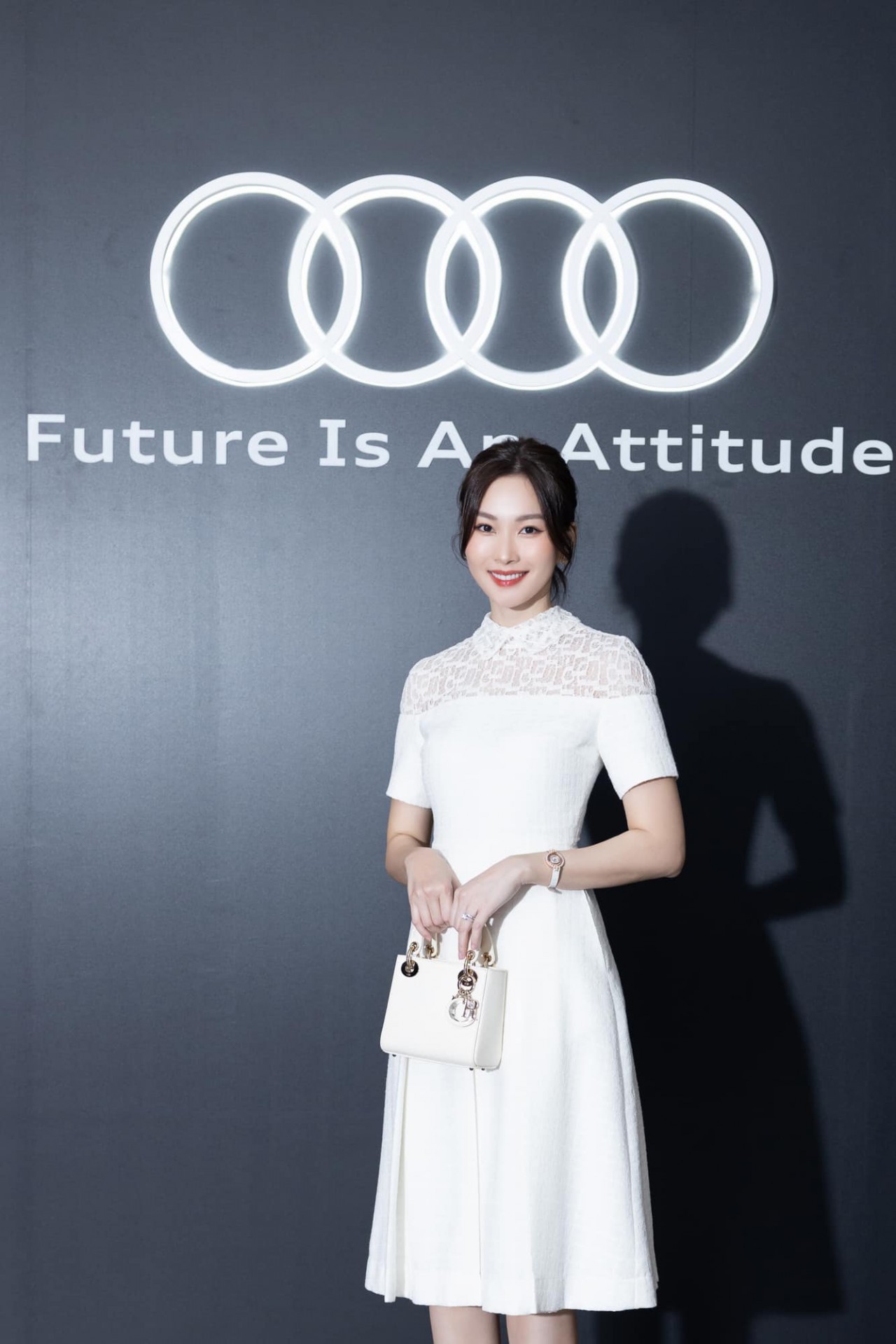 Hoa hậu Đặng Thu Thảo đẹp yêu kiều