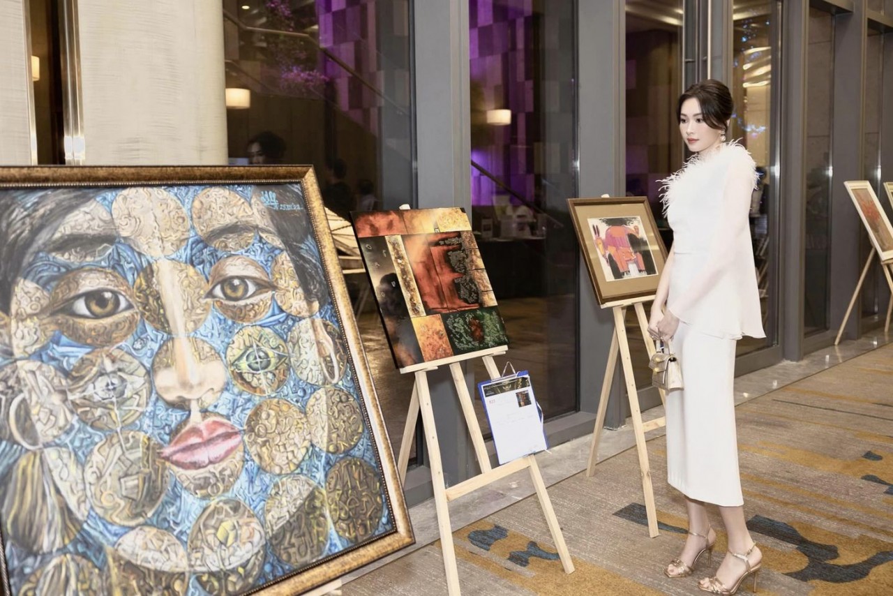 Hoa hậu Đặng Thu Thảo đẹp yêu kiều