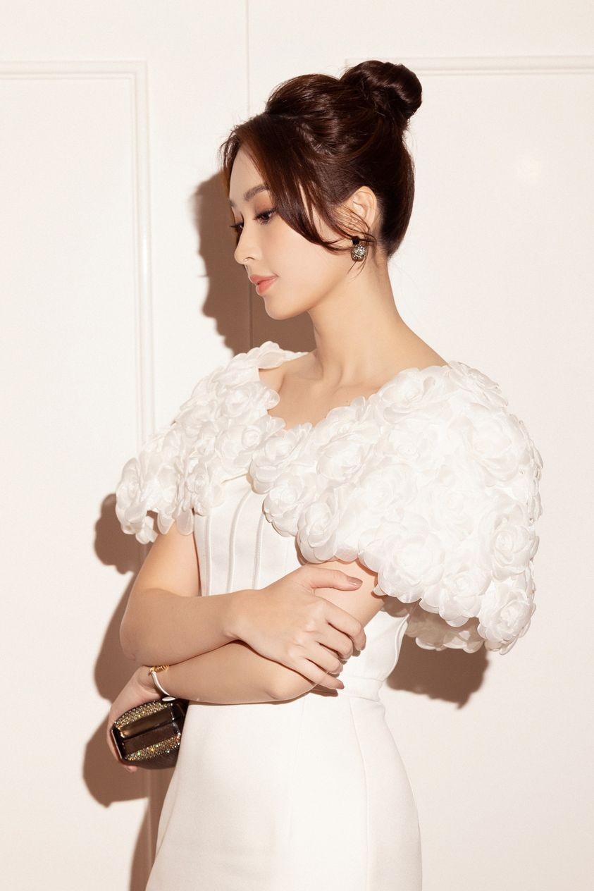 Hoa hậu Đặng Thu Thảo đẹp yêu kiều