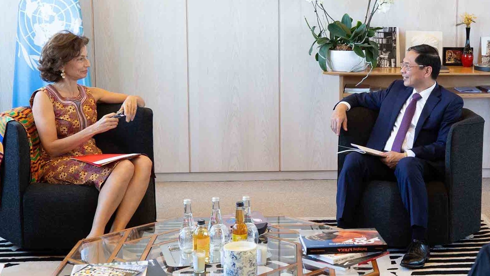 Bộ trưởng Ngoại giao Bùi Thanh Sơn gặp Tổng giám đốc UNESCO Audrey Azoulay