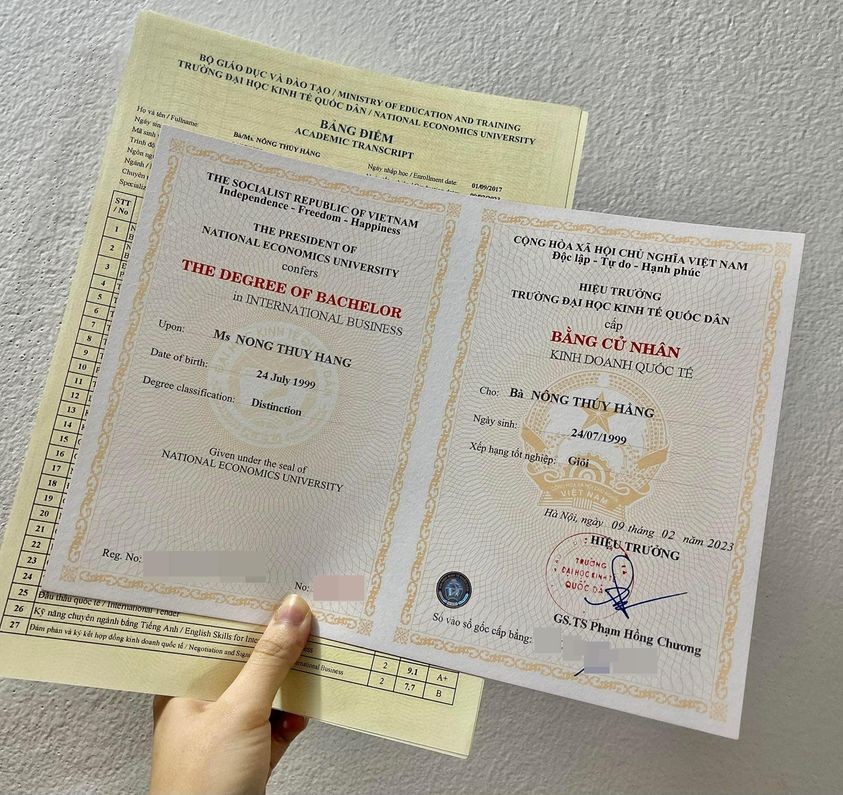 Hoa hậu Nông Thúy Hằng tốt nghiệp đại học loại giỏi và từng nhận giải thưởng về nghiên cứu khoa học