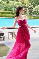 Sao Việt: Diễn viên Hương Giang khoe vòng 1 quyến rũ, Kiều Anh đẹp dịu dàng