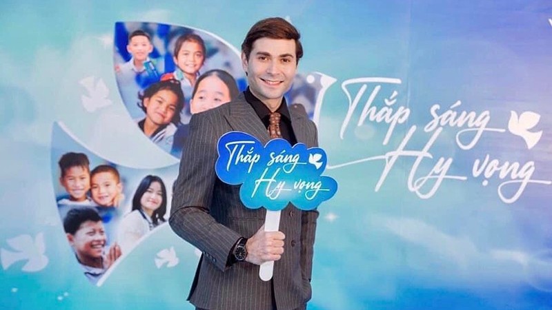 Charlie Win và hành trình đóng góp cho sự phát triển của cộng đồng và xã hội tại Việt Nam