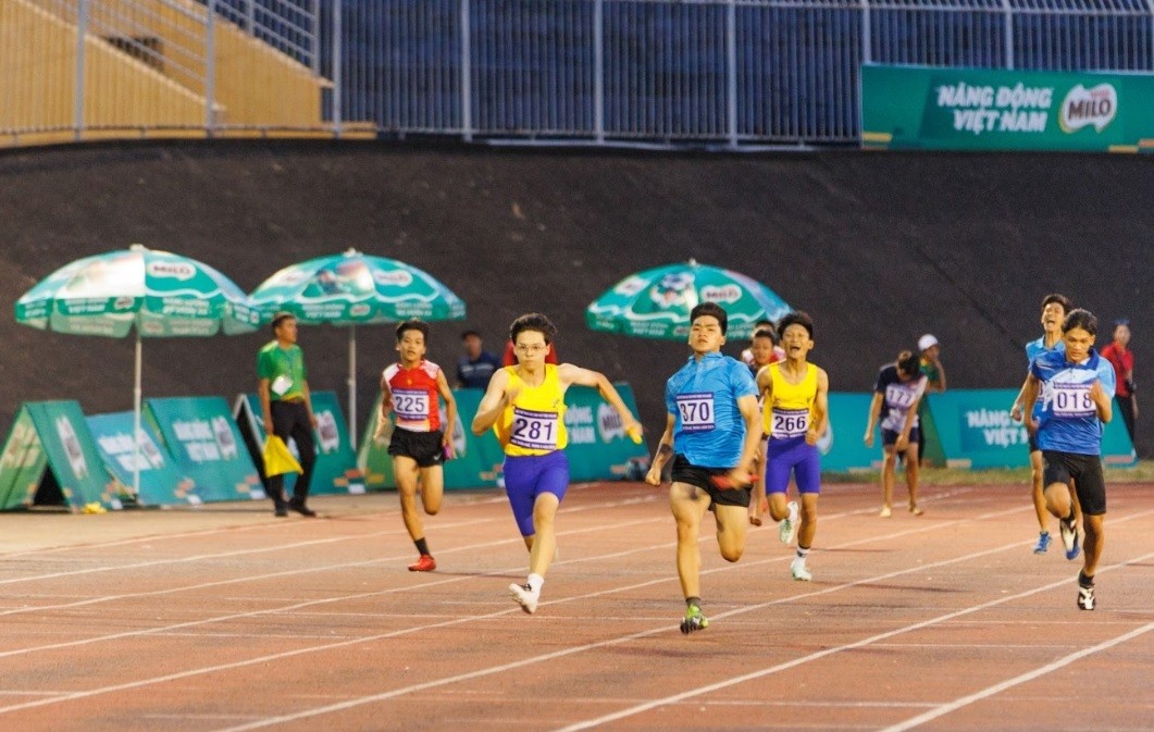 Gần 1.100 học sinh tranh tài môn Điền kinh, Bóng đá, Cầu lông