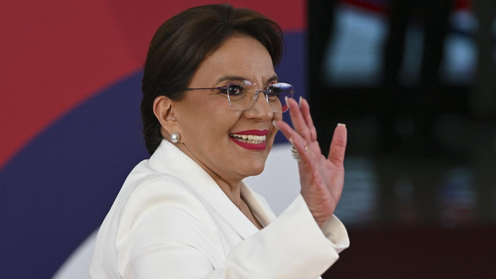 Đã tỏ rõ lập trường, Tổng thống Honduras bắt đầu thăm Trung Quốc