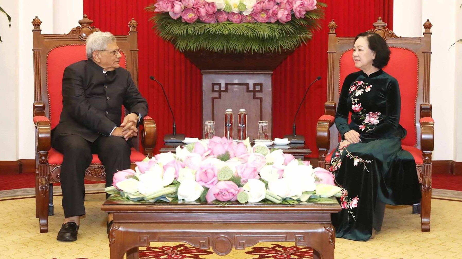Thường trực Ban Bí thư Trương Thị Mai tiếp Tổng Bí thư Đảng Cộng sản Ấn Độ Marxist