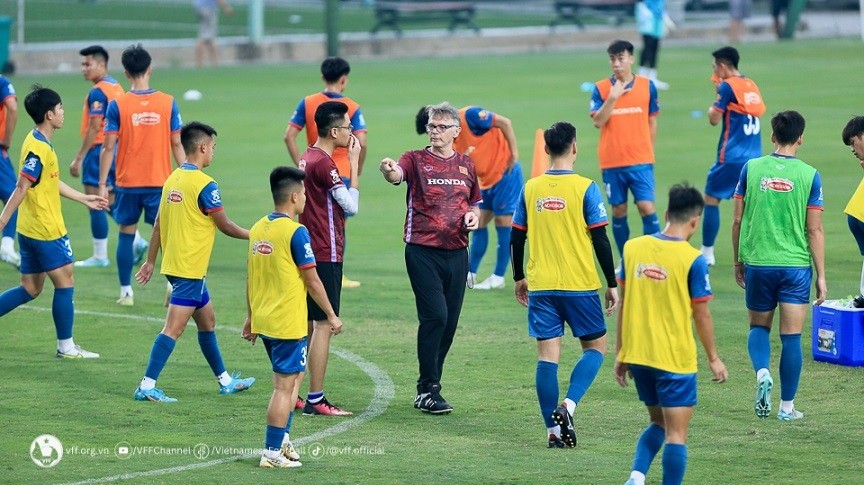 Đội tuyển Việt Nam tập luyện, đẩy nhanh tốc độ chơi bóng