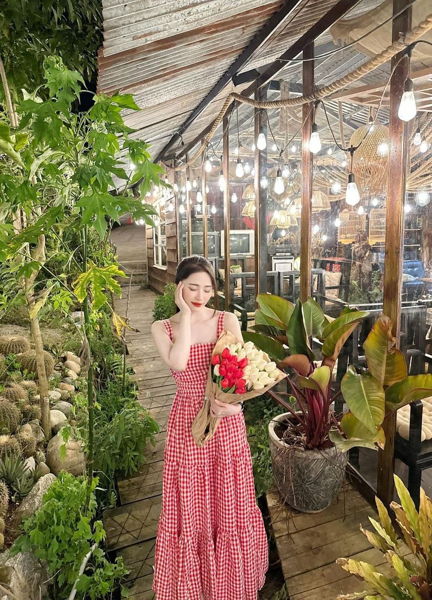 Sao Việt: Á hậu Phương Nhi khoe eo thon, diễn viên Kiều Anh đẹp mờ ảo