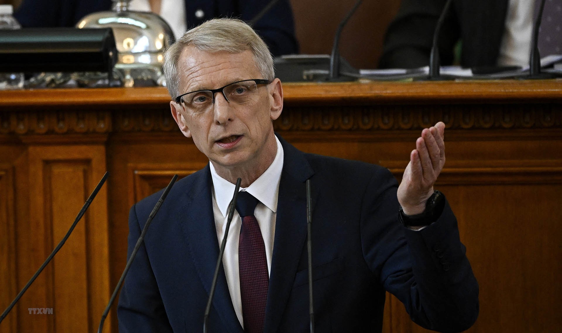 Tân Thủ tướng Bulgaria Nikolay Denkov phát biểu trước Quốc hội ở Sofia, ngày 6/6. (Nguồn: AFP/TTXVN) Tân Thủ tướng Bulgaria Nikolay Denkov phát biểu trước Quốc hội ở Sofia, ngày 6/6. (Nguồn: AFP/TTXVN)