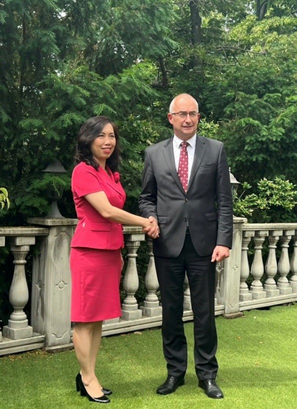 Việt Nam luôn coi trọng và mong muốn tăng cường quan hệ hợp tác nhiều mặt với Hungary