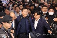 Hai cựu nghị sĩ Hàn Quốc bị đề nghị bắt giữ vì cáo buộc hối lộ