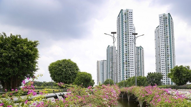 Dự báo thời tiết đêm nay và ngày mai (12-13/6): Hà Nội có mưa to; Bắc Bộ chiều, đêm mưa vừa, mưa to đến rất to; Trung Bộ có nắng nóng gay gắt