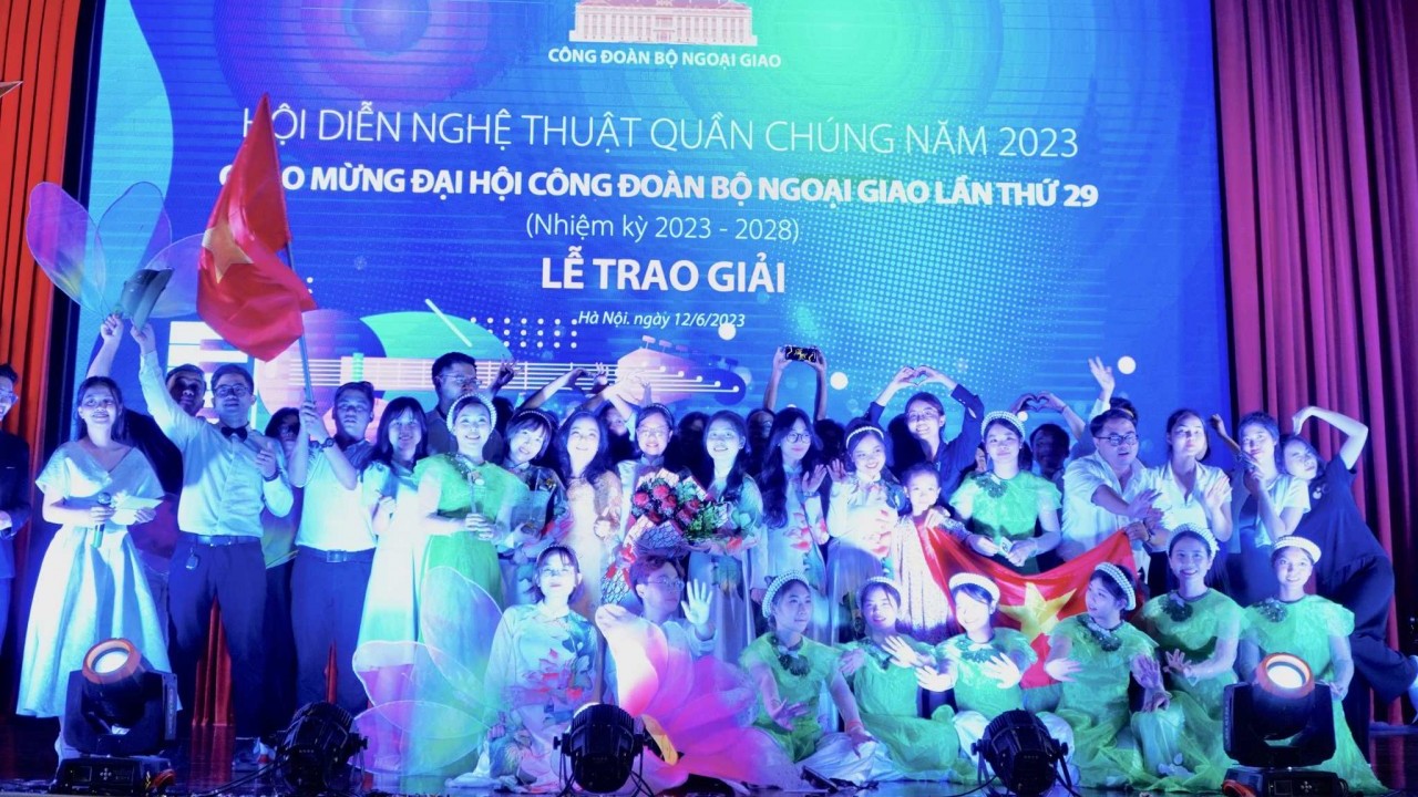 Tưng bừng Hội diễn văn nghệ kỷ niệm 78 năm thành lập ngành Ngoại giao