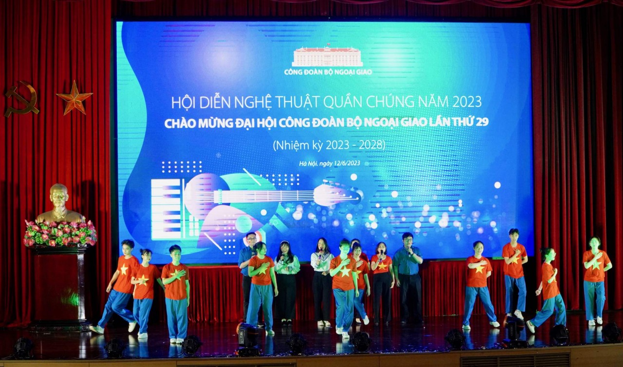 Tưng bừng Hội diễn Văn nghệ kỷ niệm 78 năm thành lập ngành Ngoại giao Tưng bừng Hội diễn văn nghệ kỷ niệm 78 năm thành lập ngành Ngoại giao