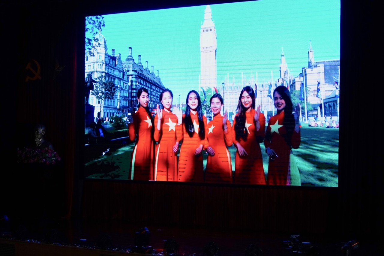 Tưng bừng Hội diễn Văn nghệ kỷ niệm 78 năm thành lập ngành Ngoại giao Tưng bừng Hội diễn văn nghệ kỷ niệm 78 năm thành lập ngành Ngoại giao