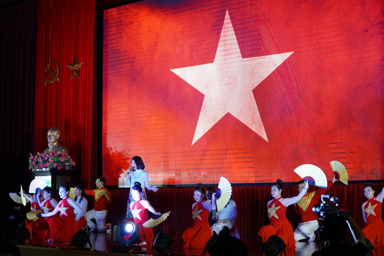 Tưng bừng Hội diễn văn nghệ kỷ niệm 78 năm thành lập ngành Ngoại giao