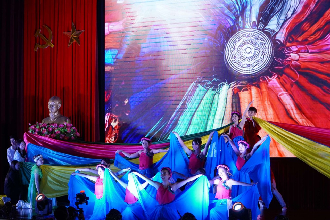 Tưng bừng Hội diễn văn nghệ kỷ niệm 78 năm thành lập ngành Ngoại giao