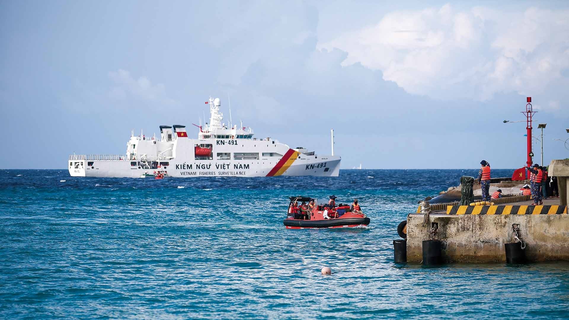 Trường Sa và những con tàu trung chuyển chở niềm vui ra đảo xa