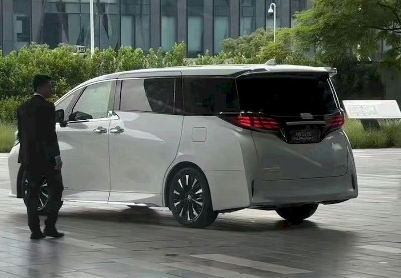 Toyota Alphard 2024 - 'Chuyên cơ mặt đất' chính thức lộ diện trước ngày ra mắt