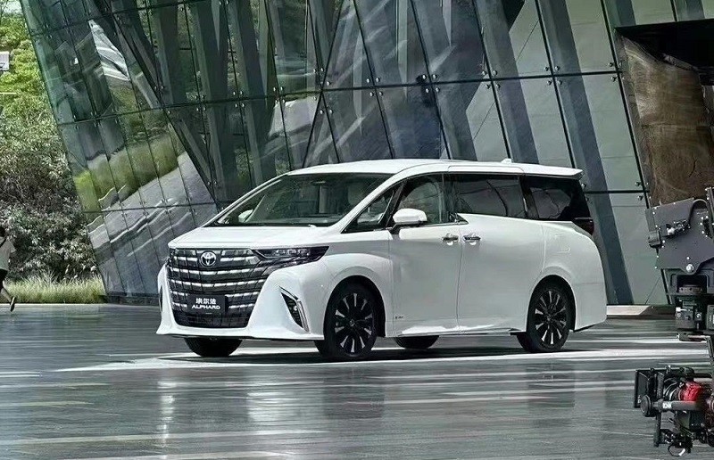 Toyota Alphard 2024 - 'Chuyên cơ mặt đất' chính thức lộ diện trước ngày ra mắt